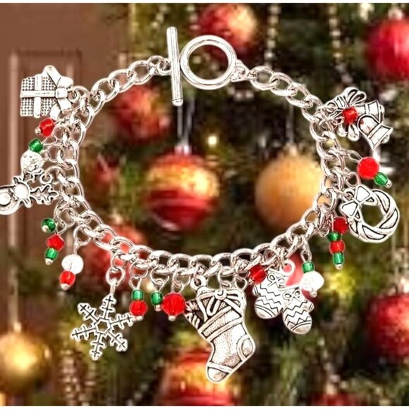 Christmas Charm Bracelet New Rudolph Stocking Wreath Snowflake Gift Pres… - Picture 2 of 11